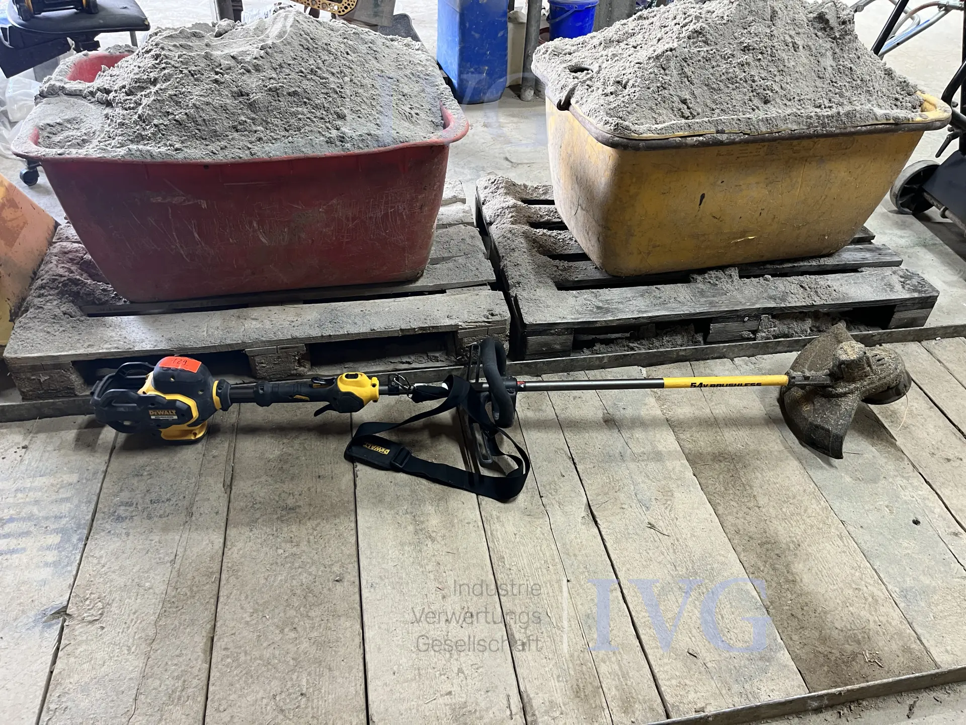 Akku-Motorsense DEWALT DCM571